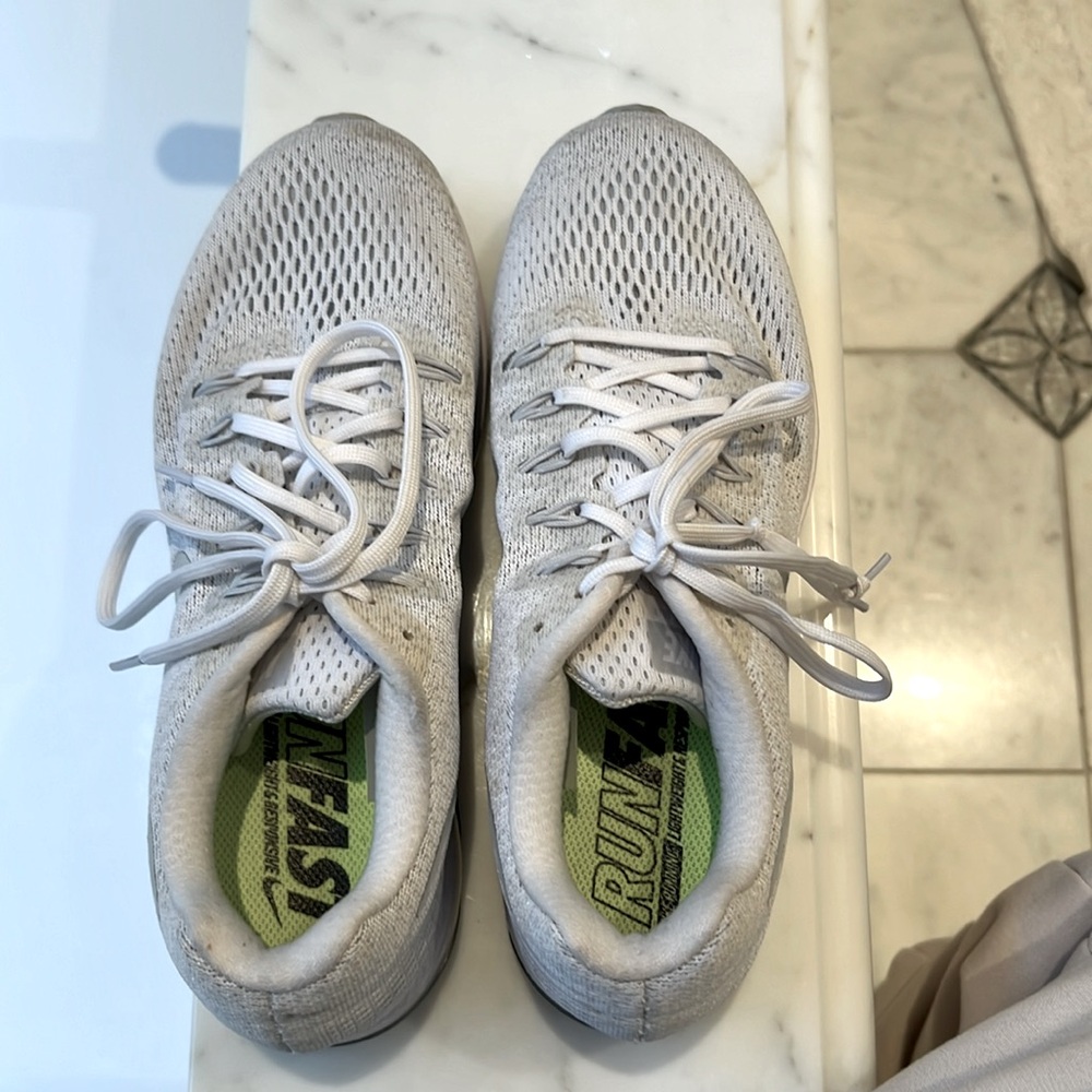 Nike Run fast US women’s size 8.5 sneakers